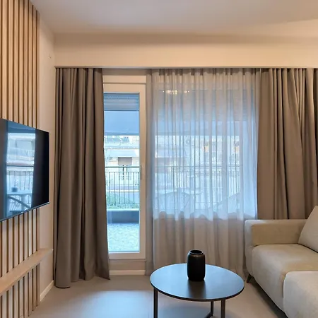 Two Entire Liv Luxury A-b