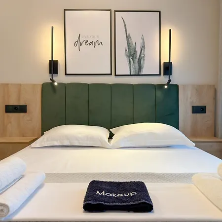 Two Entire Liv Luxury A-b