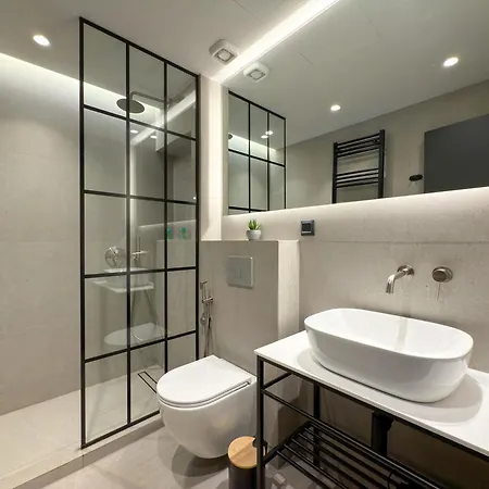 Two Entire Liv Luxury A-b 塞萨洛尼基