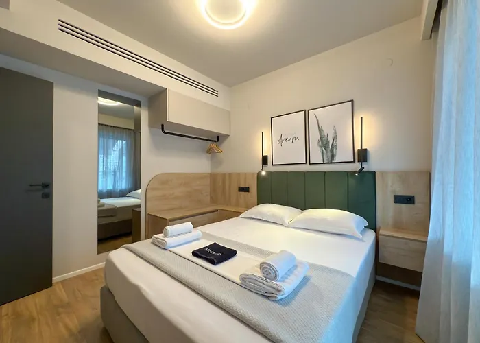 Two Entire Liv Luxury A-b Appartement