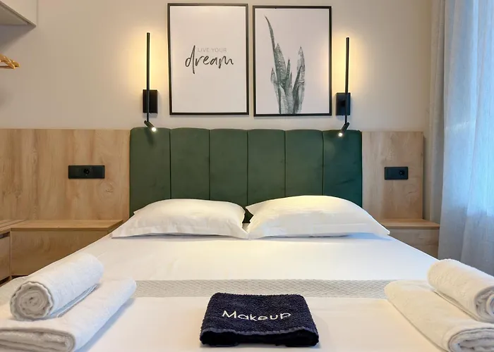 Two Entire Liv Luxury A-b