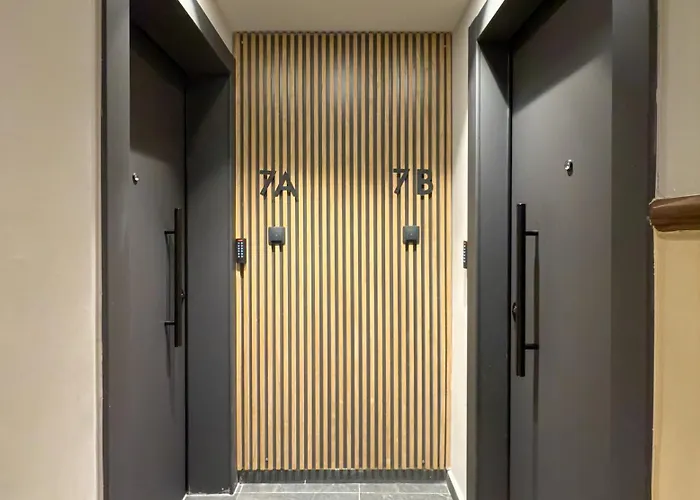 Two Entire Liv Luxury A-b
